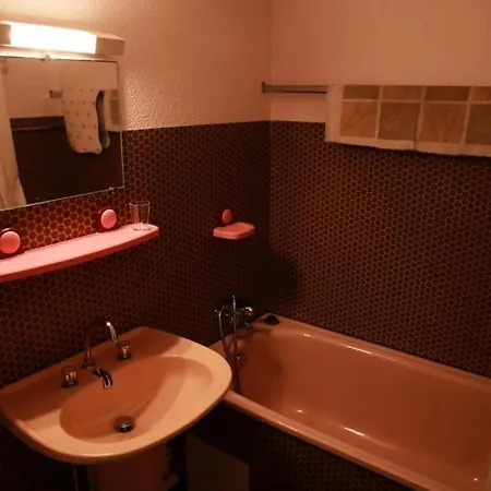 Studio 4 Pers. 3 Min A Pied Du Centre Village 69557 * Les Angles (Gard)
